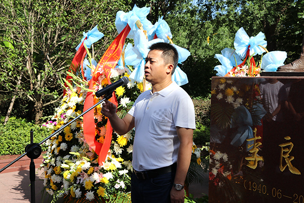长江村举行李良宝老书记逝世四周年纪念活动_长江村_江苏新长江
