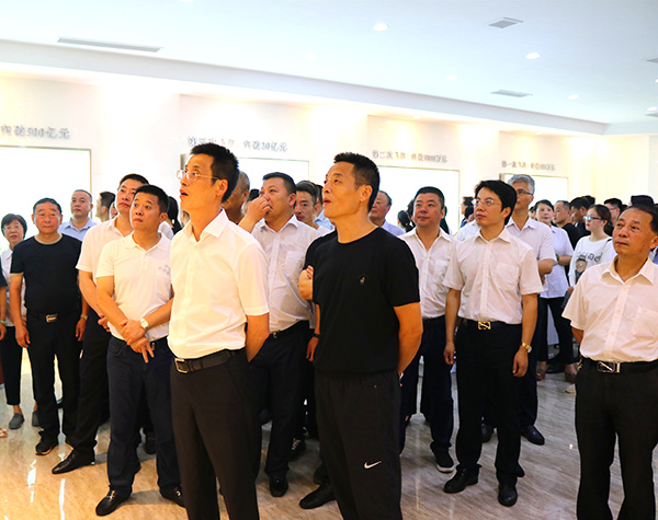 长江村举行李良宝老书记逝世四周年纪念活动_长江村_江苏新长江