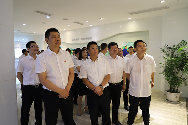 不负时代 ——我村开展李良宝老书记逝世五周年纪念活动_长江村_江苏